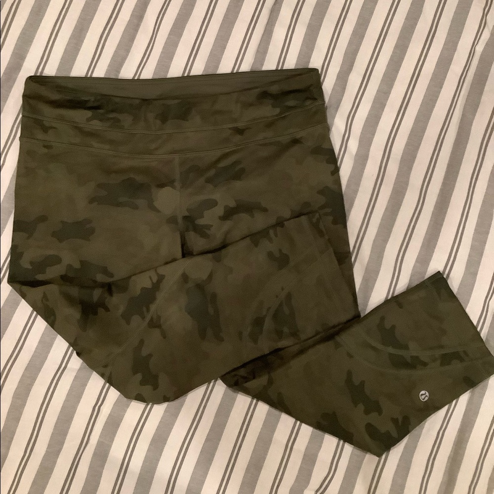 Lululemon camo crop leggings